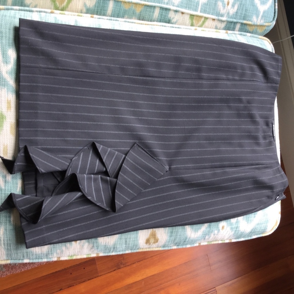Super Fun! Ruffle Split, Pinstripe Skirt, Sz4